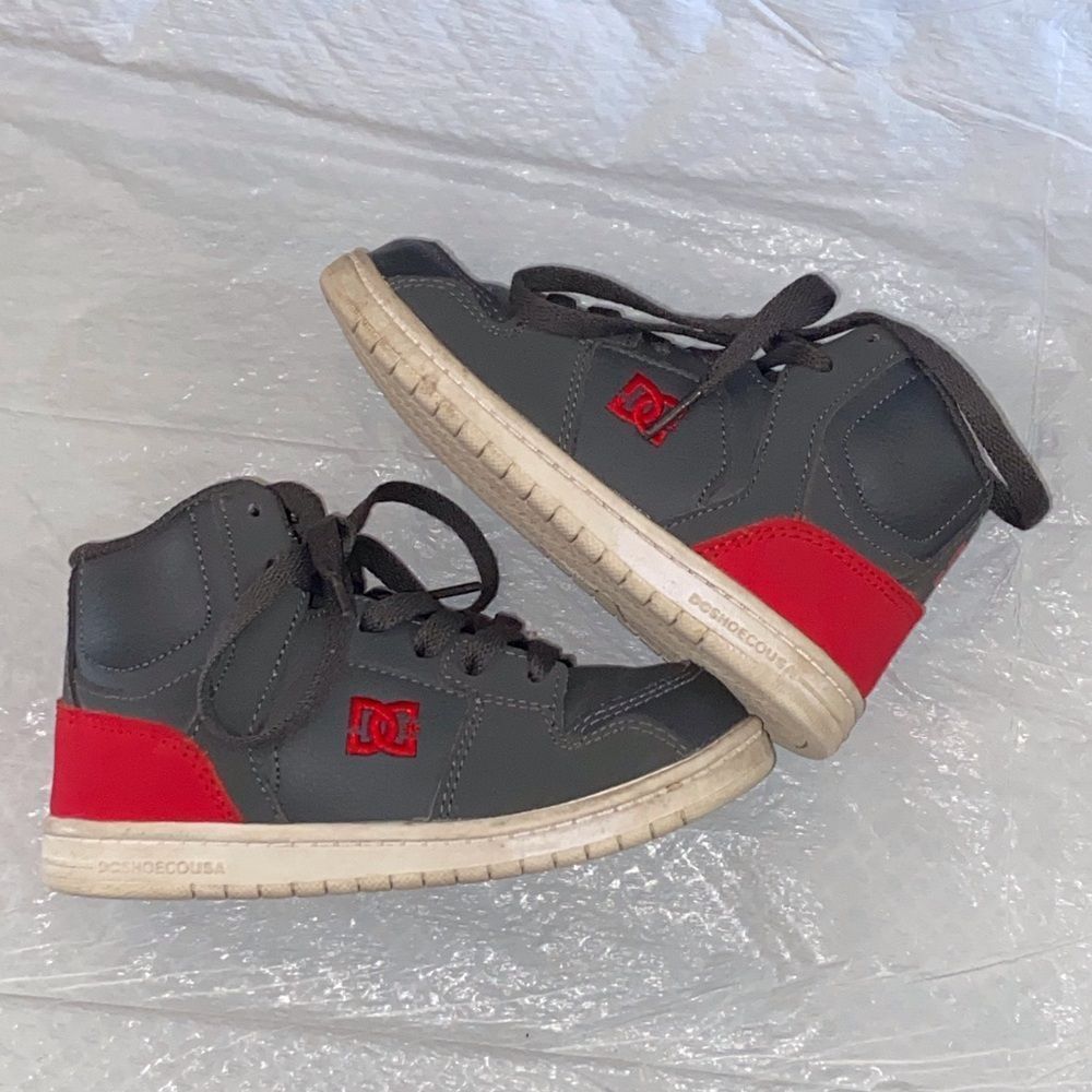 DC Kids High-Top Sneakers in Charcoal and Crimson Size 10